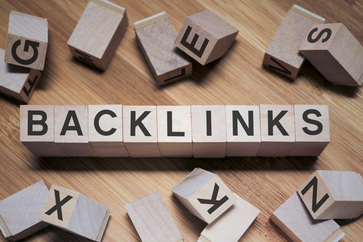 Backlinks Palavra em um cubo de madeira